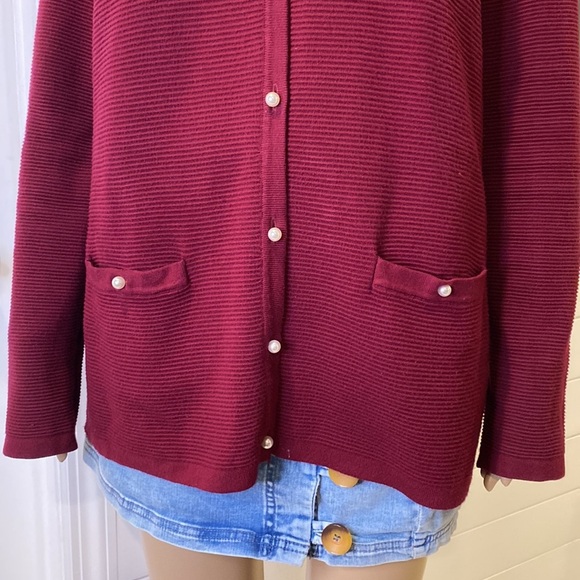 KARL LAGERFELD Round Pearl Buttons Ribbed Burgundy Cardigan Sweater size XL - Picture 3 of 3